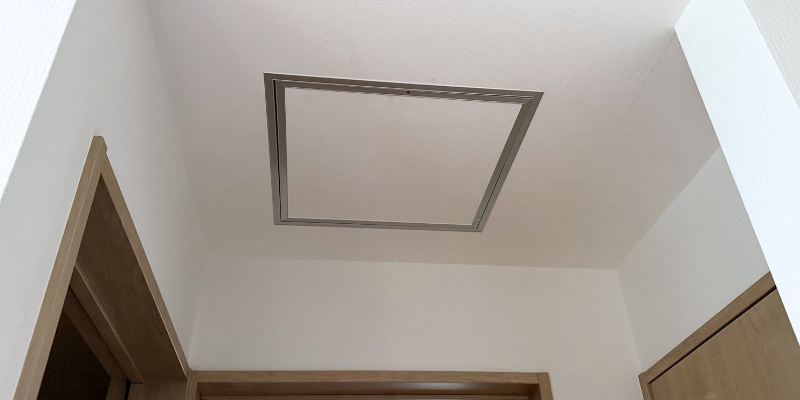 屋根裏点検口の例